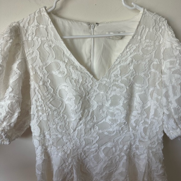 Club Monaco Textured Puff Sleeve V-Neck White Dress Size 10 - Picture 8 of 9